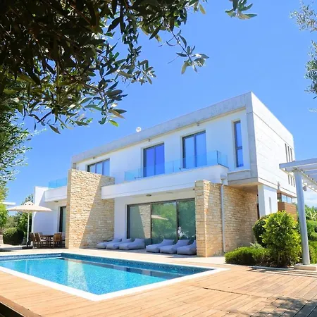 Villa Olive Grove 4 Bedroom *